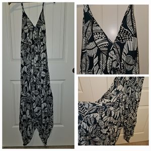 NWT World Market oversized jumpsuit with forest green leaf design S/M